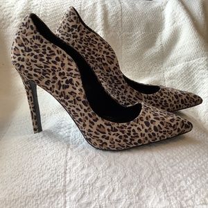 EUC‎ Qupid leopard animal heels sexy